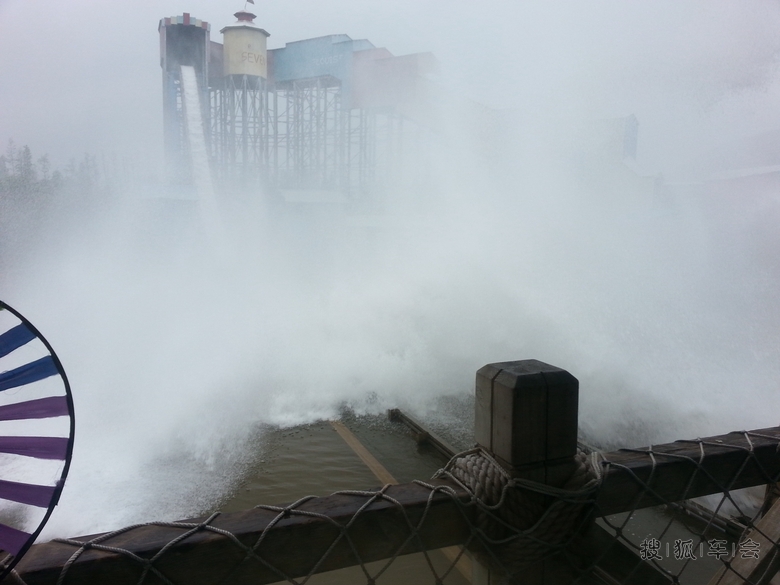 雨天游欢乐谷