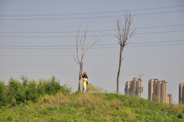 休闲打羽毛球--西安渭河生态园好去处!