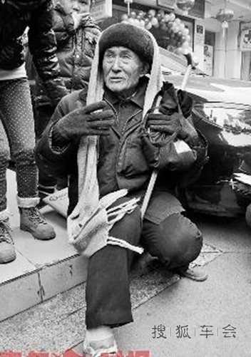 杭州老摔哥被称假摔帝 十几年不放弃假摔_乐