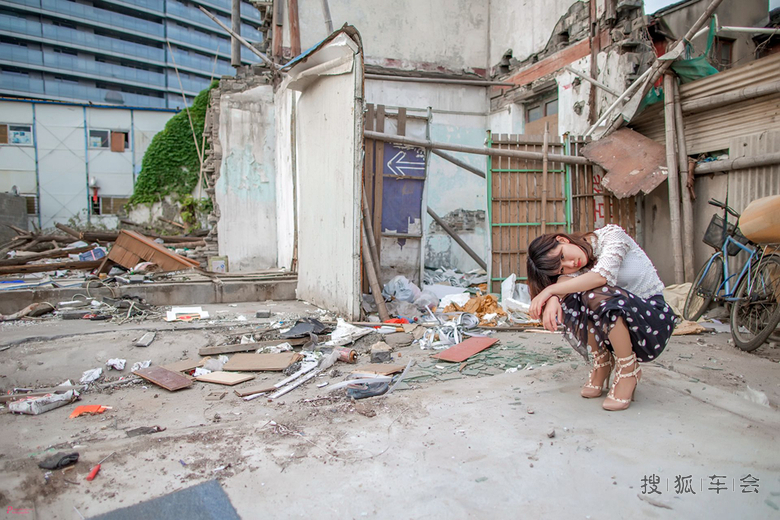 废墟美少女_狐拍社(上海)