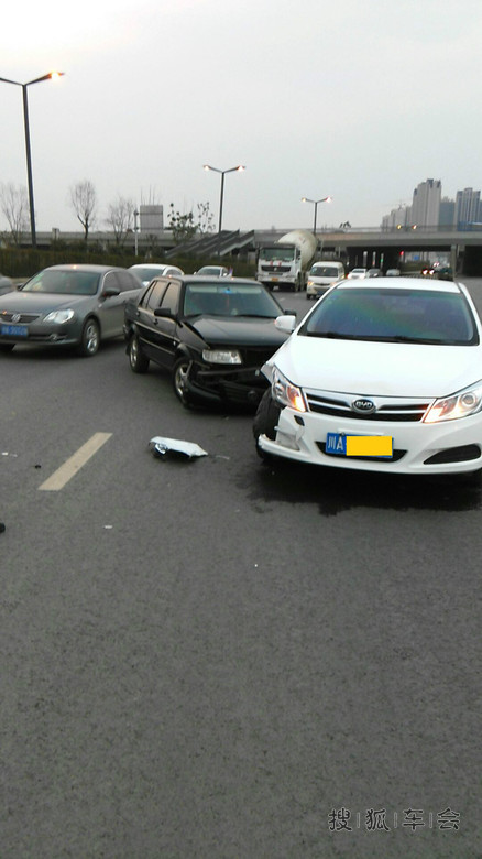 出车祸了,速锐VS捷达…维修4S巧遇秦保养。