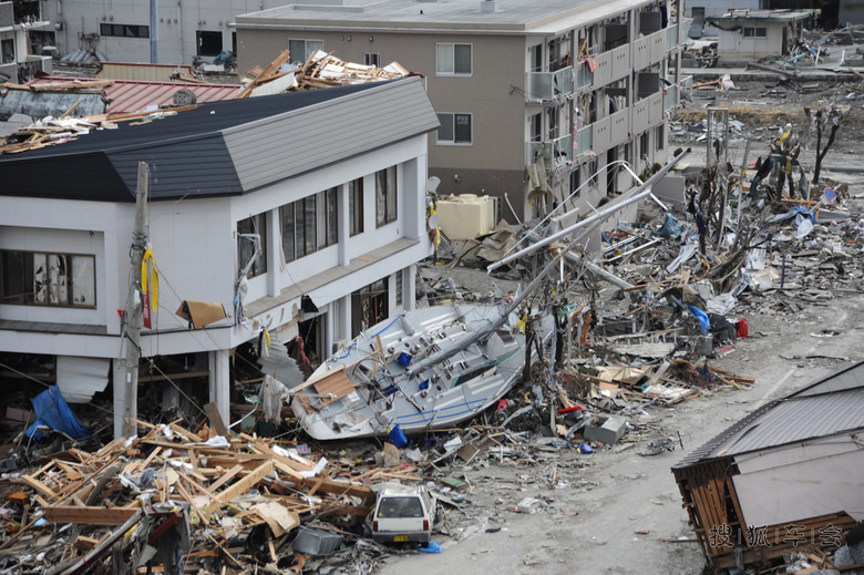 队摄影师拍到的东日本9级大地震后的惨相