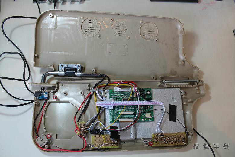 遮阳板显示器改造,与车载高清播放器和家用网