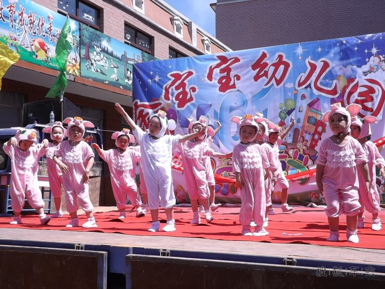 六一小朋友们过节啦,卡卡的