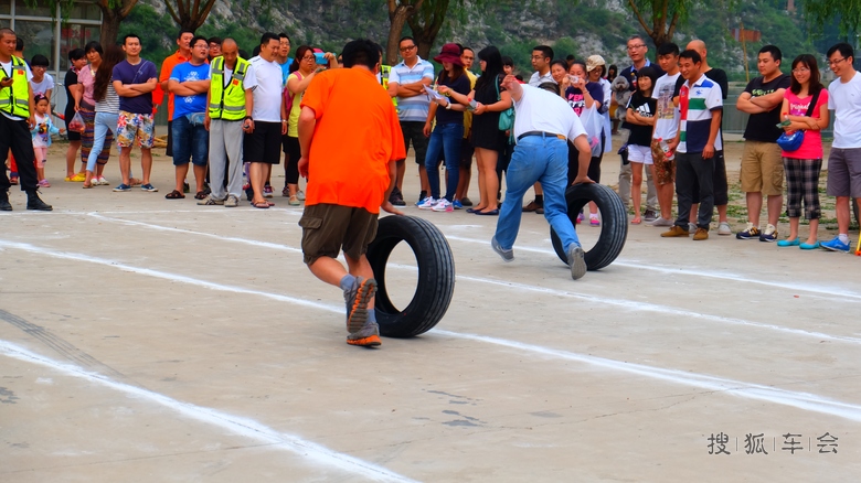 搜狐汽车&中石化乐谷银滩海拉之夜-滚轮胎游