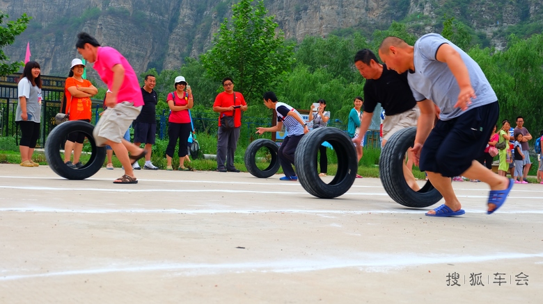 搜狐汽车&中石化乐谷银滩海拉之夜-滚轮胎游