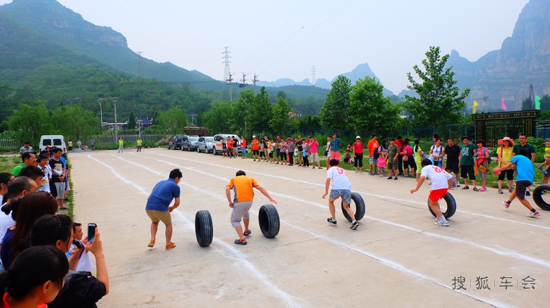 搜狐汽车&中石化乐谷银滩海拉之夜-滚轮胎游
