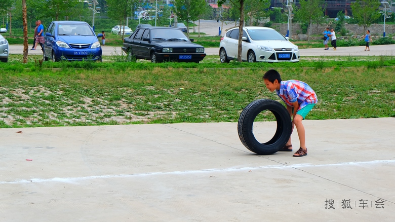 搜狐汽车&中石化联名会员活动滚轮胎游戏现场