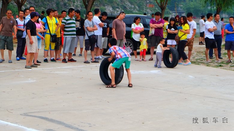 搜狐汽车&中石化联名会员活动滚轮胎游戏现场