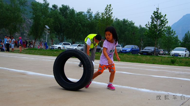 搜狐汽车&中石化联名会员活动滚轮胎游戏现场
