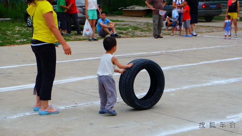 搜狐汽车&中石化联名会员活动滚轮胎游戏现场