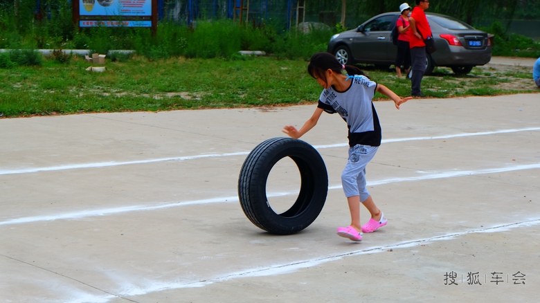 搜狐汽车&中石化联名会员活动滚轮胎游戏现场
