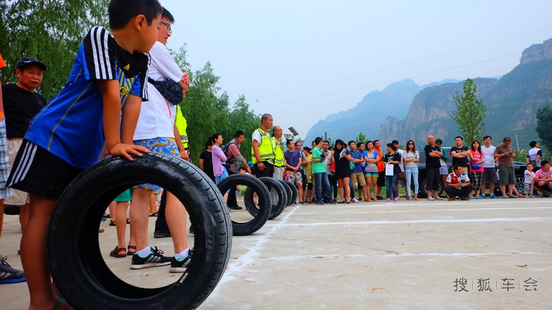 搜狐汽车&中石化联名会员活动滚轮胎游戏现场