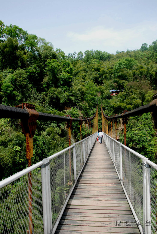 自驾游-踏青石小道爬【金鸡谷】看天桥,陪小女