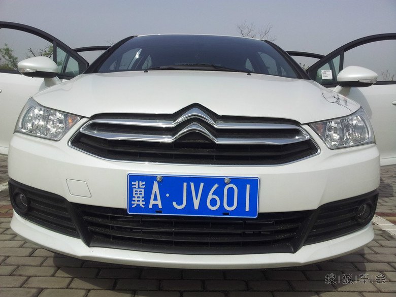 (上汽车之家首页啦)石家庄2013款珠光白双燃料