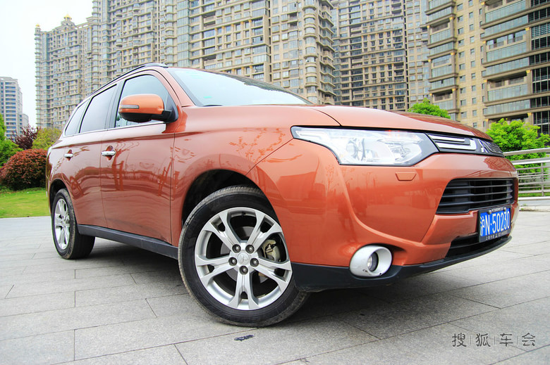 【注重空间\/油耗\/高科技】试驾2013款三菱欧蓝