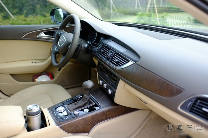 迪A6L岑木内饰改装,融合整车气质!深圳作业!_
