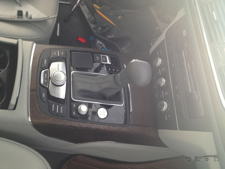 迪A6L岑木内饰改装,融合整车气质!深圳作业!_