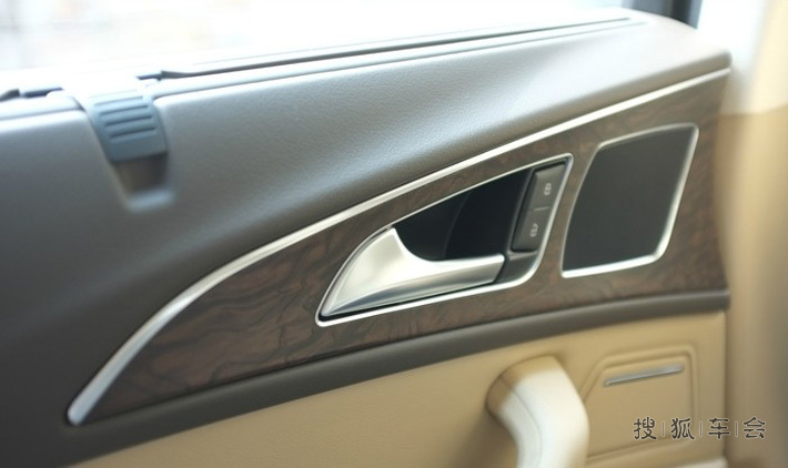 迪A6L岑木内饰改装,融合整车气质!深圳作业!_