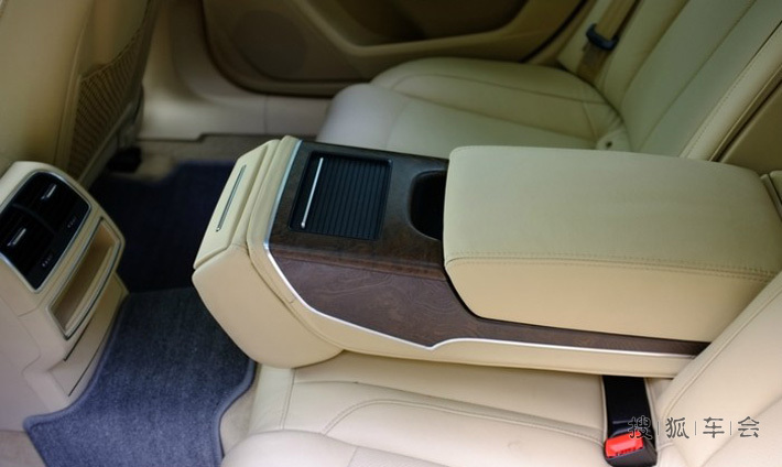 迪A6L岑木内饰改装,融合整车气质!深圳作业!_