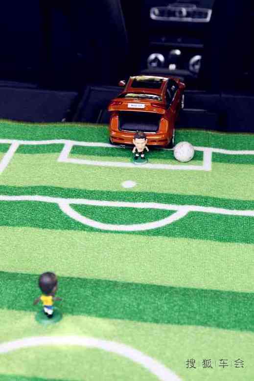 强强对决定胜负 Q3充当守门员奋力拼抢冠军宝