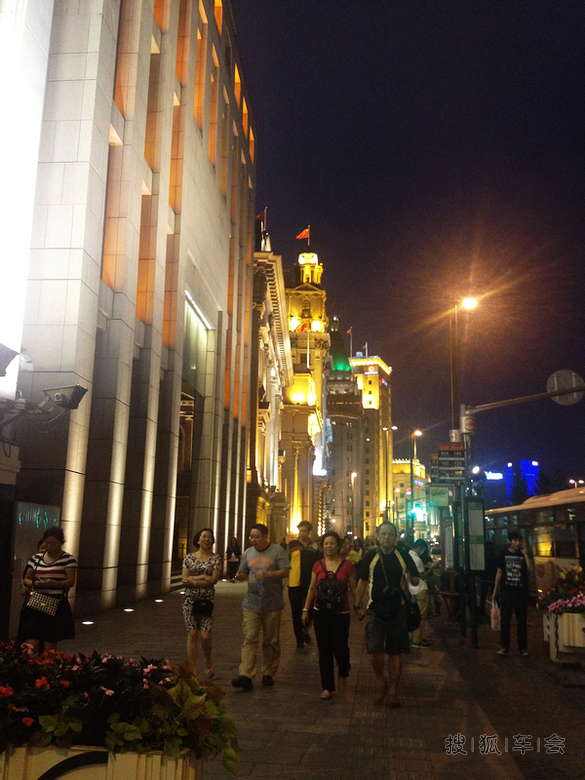 【淮车写手】感受大上海的繁华,外滩夜行记