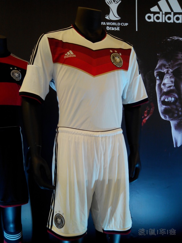 去益田看历届世界杯足球