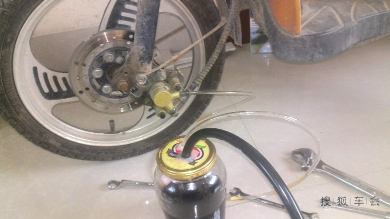 step by step 手把手教你更换刹车油 荣获首页推