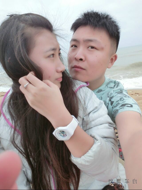 未成年1996年女友给我的奔驰小C260当车模 媳