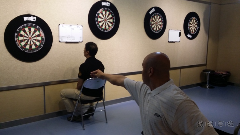 守护者飞镖联盟硬式飞镖残疾人的个人比赛