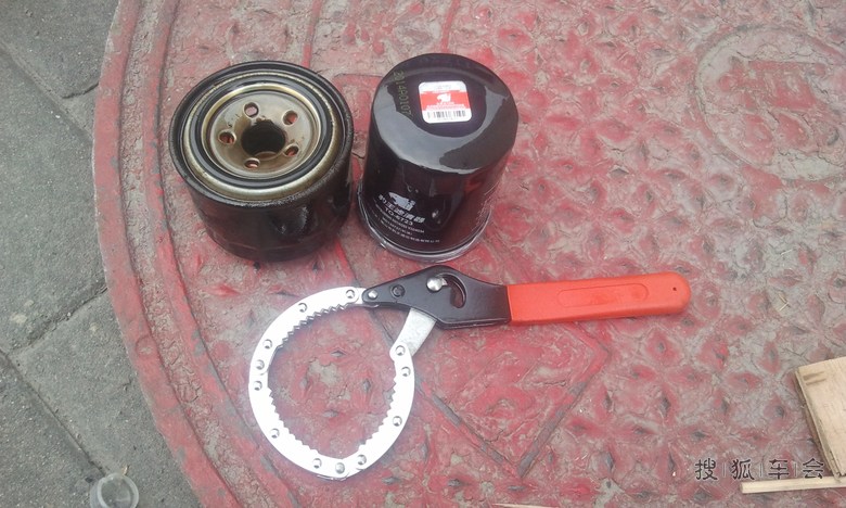 自己也能轻松换机油,不用地沟、升举架,更不用