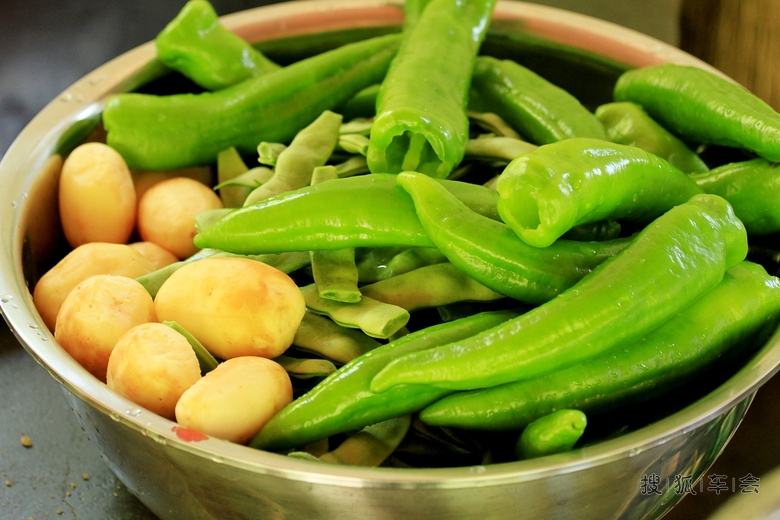 到青山绿水的地方吃农家饭