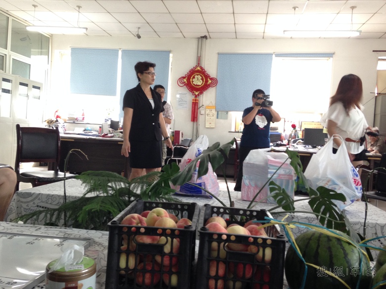 速腾车友东方综合养老院进行慰问