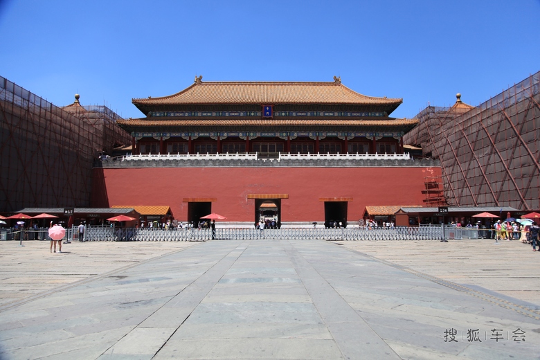 烈日下看紫禁城之二 三种颜色铸就的故宫_菲亚