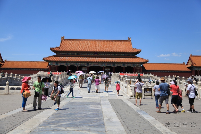 烈日下看紫禁城之二 三种颜色铸就的故宫_菲亚