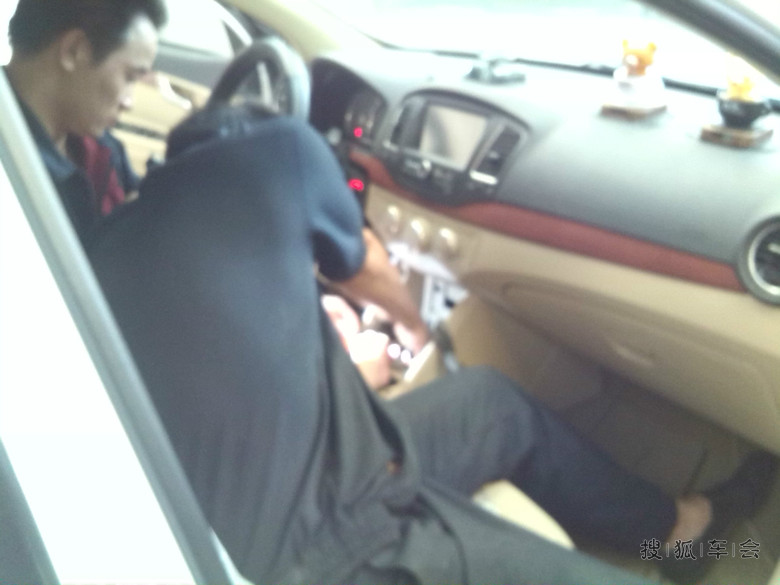 顶着40°高温,小三和凯美瑞走铁峰摘猕猴桃,高