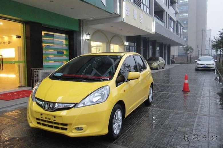 小黄飞提车装饰作业_飞度-飞同一班