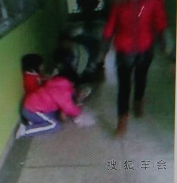 深圳小学老师发帖举报学生被罚跪地写字_北京
