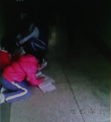 深圳小学老师发帖举报学生被罚跪地写字_北京