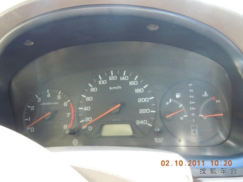 让我们回忆经典老车 白色本田雅阁六代2.3豪华