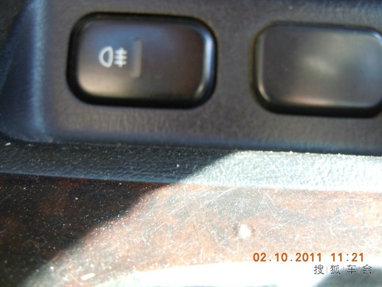 让我们回忆经典老车 白色本田雅阁六代2.3豪华