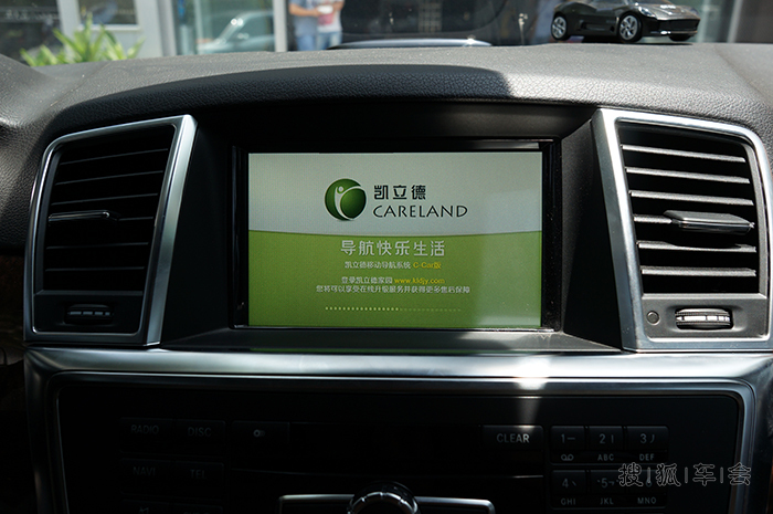 奔驰ML400无损升级触摸手写凯立德3D实景导