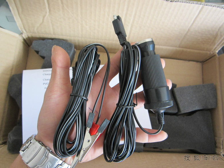 感谢二师兄,太阳能充电板安装完毕_长城M2车