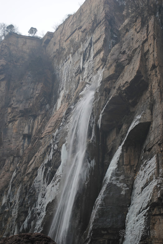 看冰挂!辉县西沟。深山里的冰挂!_Polo论坛