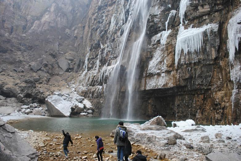 看冰挂!辉县西沟。深山里的冰挂!_Polo论坛