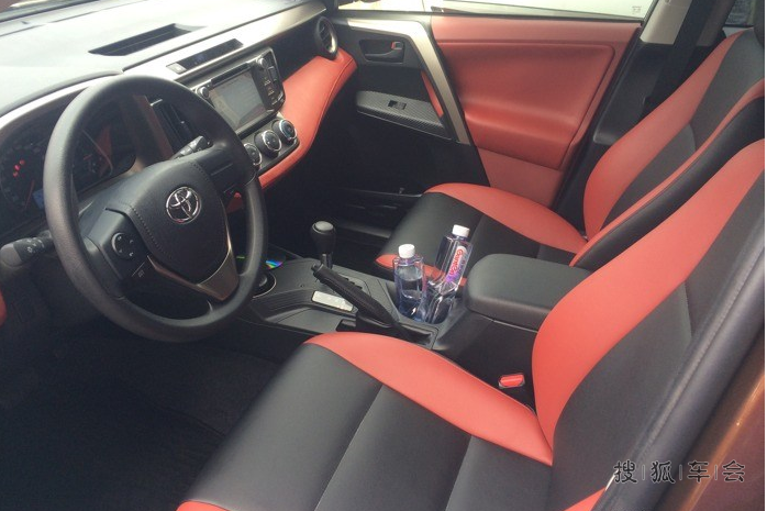 R4,2.0都市小改内饰和包真皮座椅。_RAV4论
