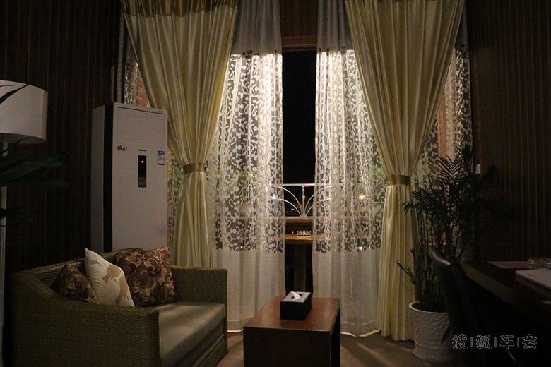 2014野人装备携手深圳商报西藏公益行