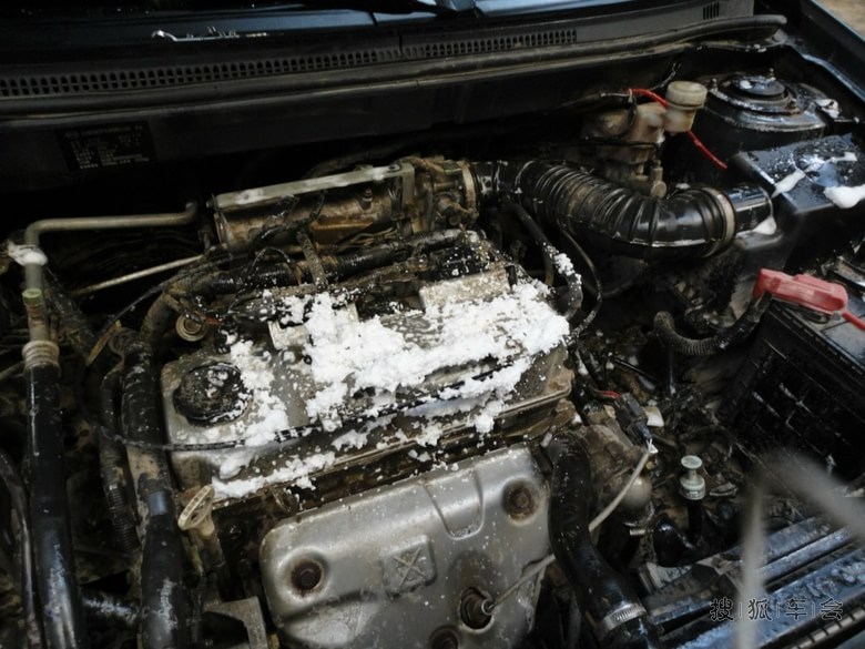 发动机仓的清洗及车身打腊_比亚迪F3\/L3\/G3