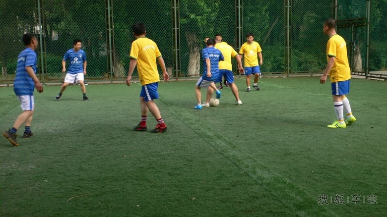 沈阳逍客车友会第一界足球比赛