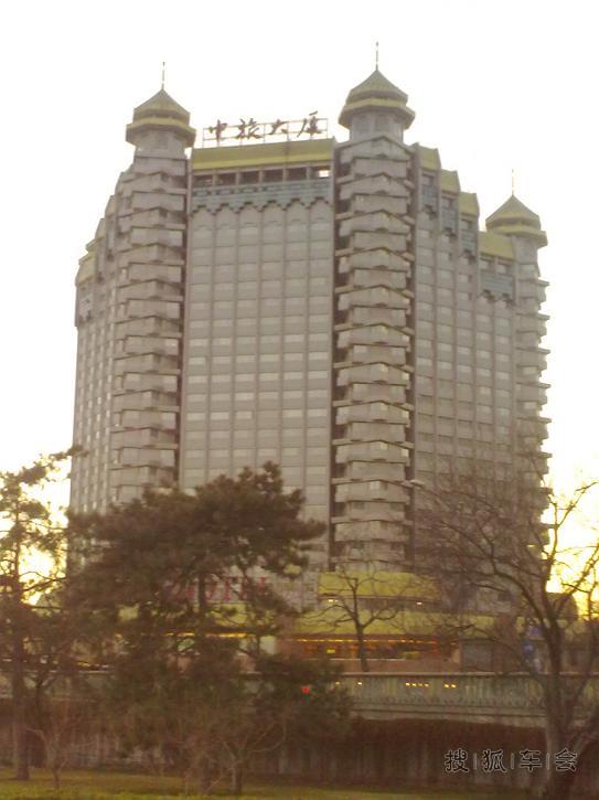 关于北京三元桥某某大厦闹鬼事件之意外死亡(